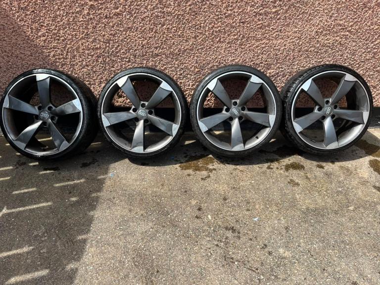 Set of alloy wheels 