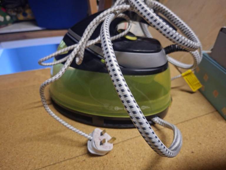 Steam Iron with UK Plug – Good Condition