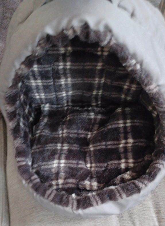 Lazybones Pet Snuggle Bed - Grey Plaid, Good Condition