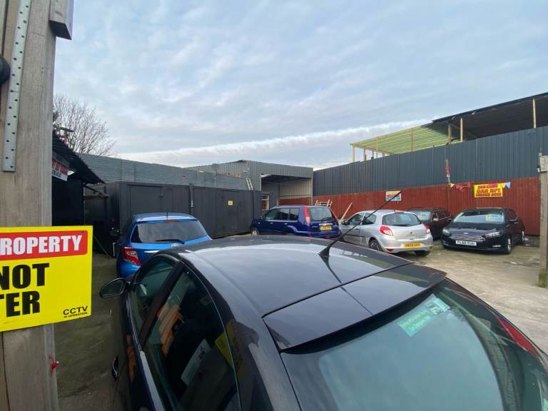 MOT GARAGE - MECHANICS- COMMERCIAL UNIT- CAR SALES PREMISES