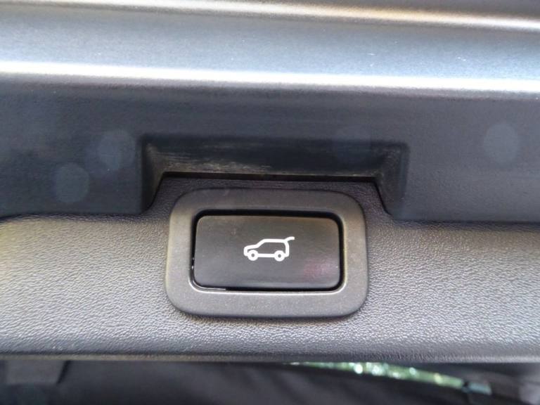 2017 Land Rover Discovery 3.0 TD V6 HSE Luxury SUV 5dr Diesel Auto 4WD Euro 6 (s/s) (258 ps) ESTA...