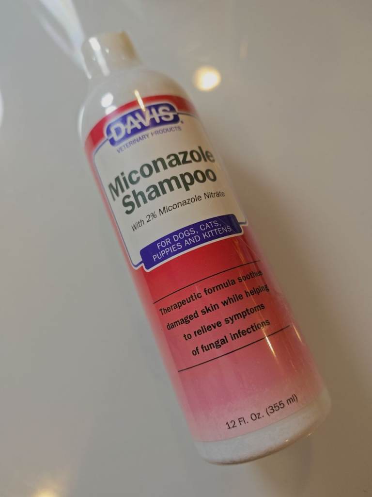 Davis Miconazole Shampoo for Dogs, Cats, Puppies, Kittens - New