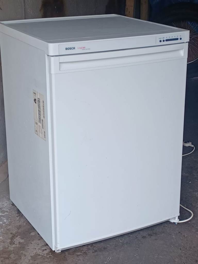 Undercounter freezer 