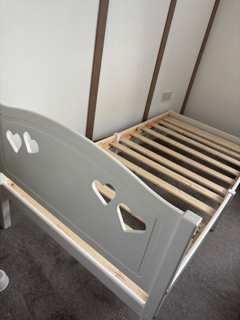 White wooden single bed with 2 drawers 