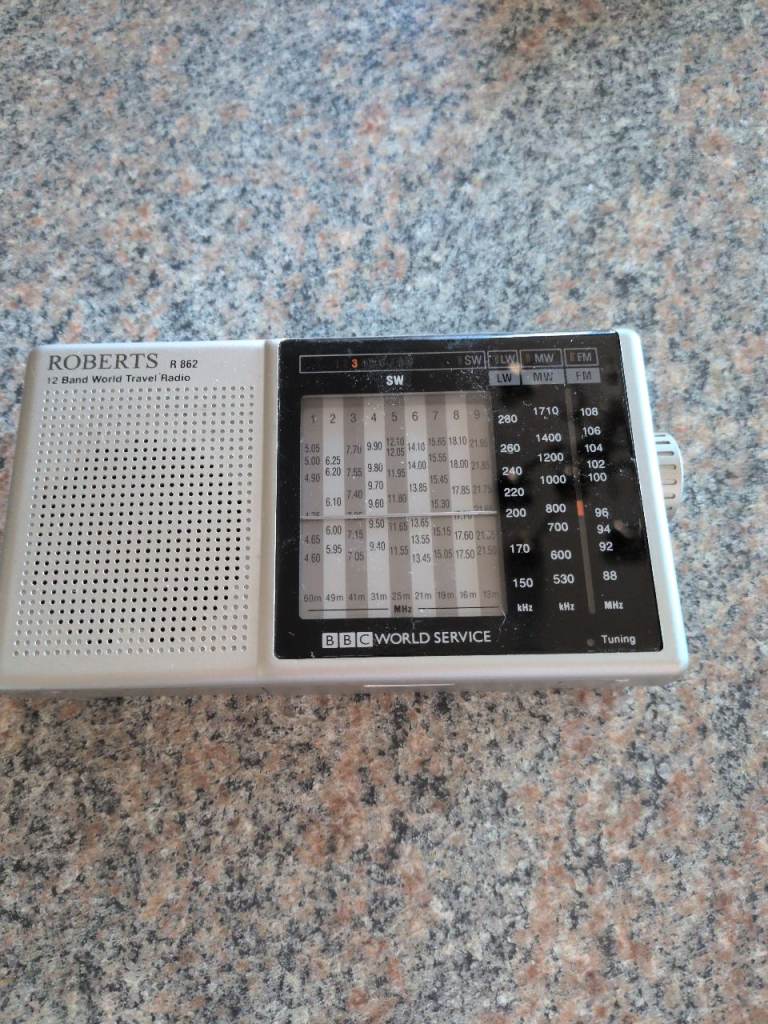Roberts R-200 Portable World Service Radio – Silver, Good Condition Free