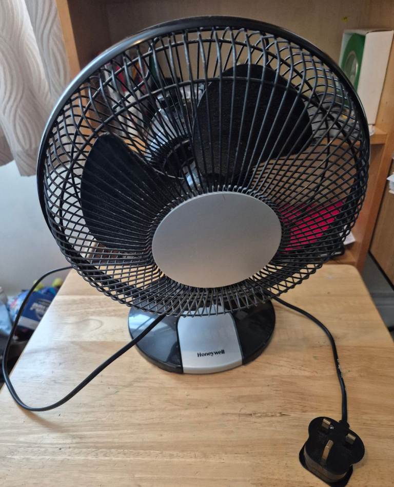 Honeywell Desk Fan. Oscillating fan. 3 speeds