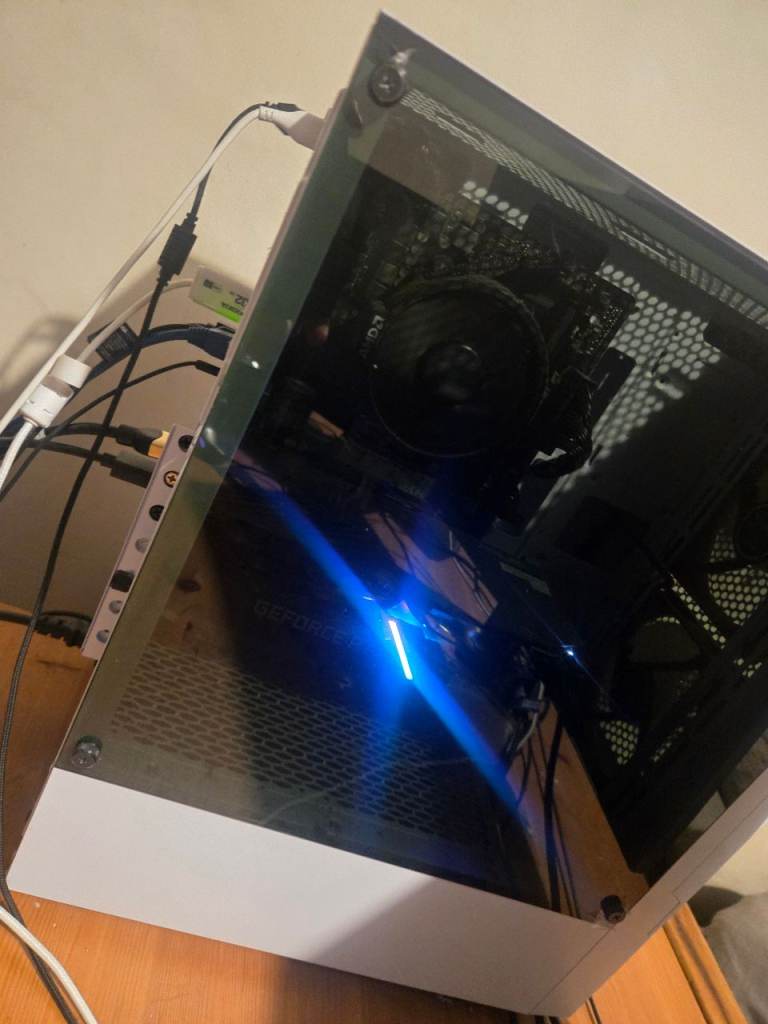 PC – RTX 2060, Ryzen 5 3600, 16GB RAM, SSD + HDD