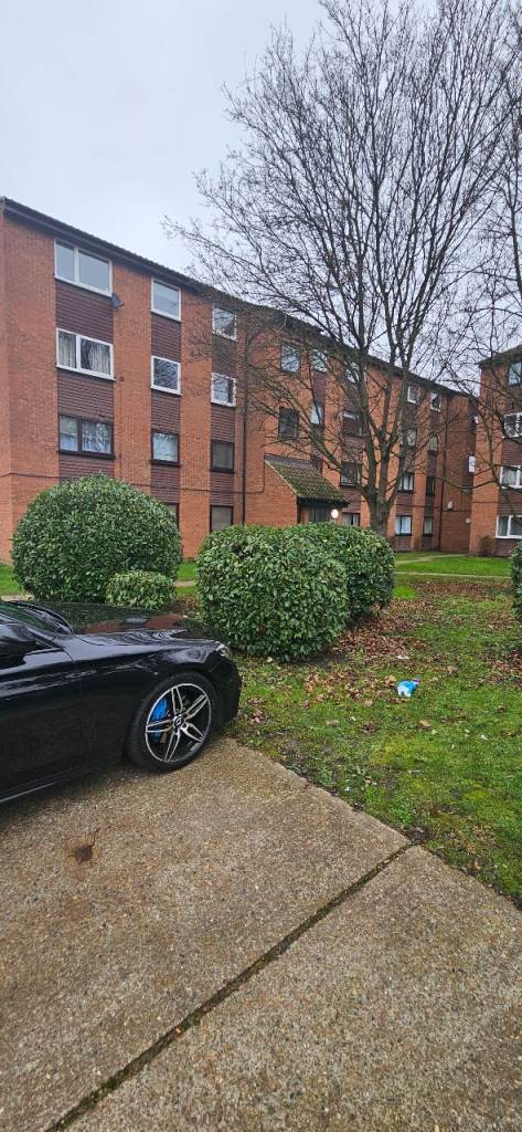 1 bedroom flat semi-furnish 