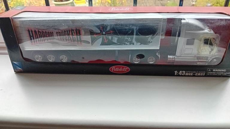 New Peterbilt 1:43 Die-Cast Truck Model – Silver