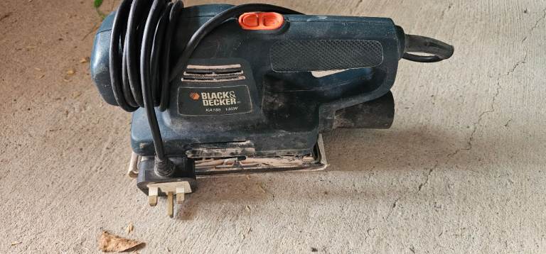 Black and Decker KA185 135w Sander – Good Condition