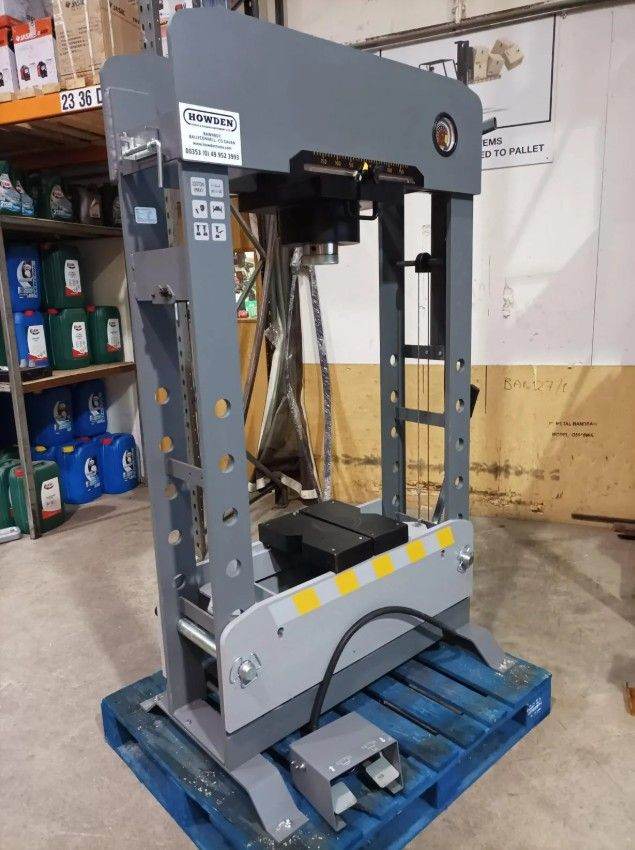 Snit 100 Ton Air / Hydraulic Press | Sliding Head