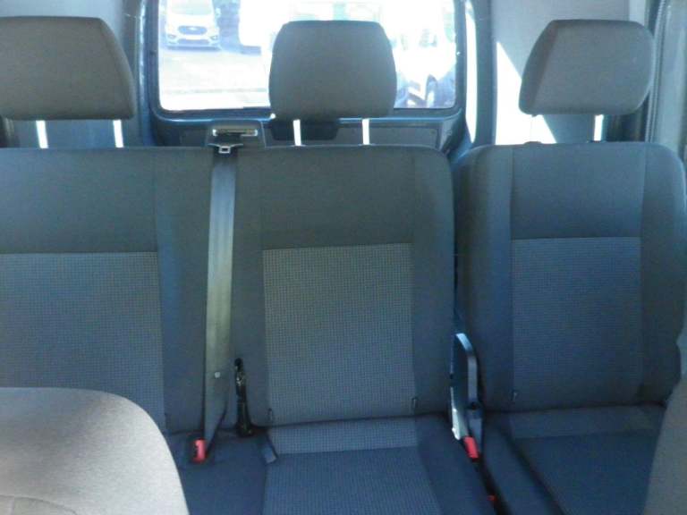 VOLKSWAGEN TRANSPORTER 2.0 TDI T32 Kombi Startline DSG Auto with VW Towbar in