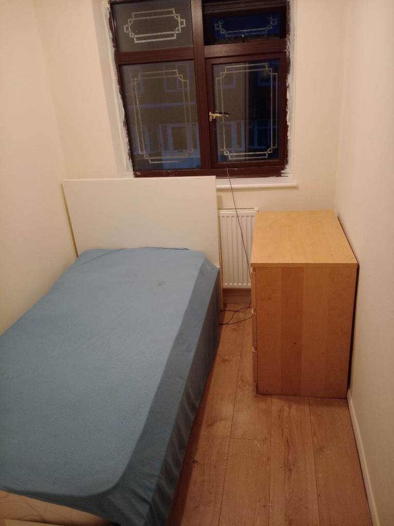 Single Room For Rent @ Rainham 