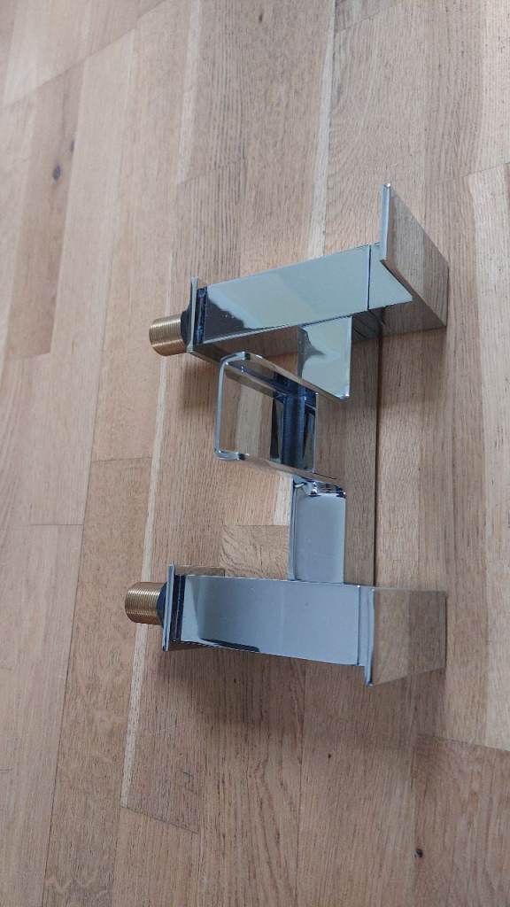 Waterfall tap / bath filler