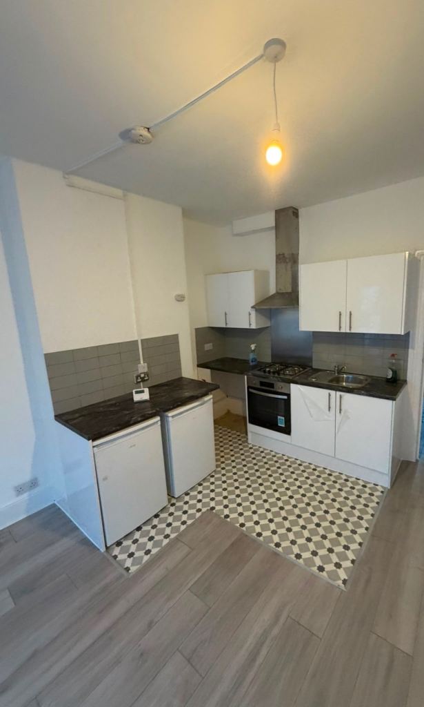 1 bed flat to let on Cranbrook road Ilford town centre - 3 mins walk to Ilford train station 