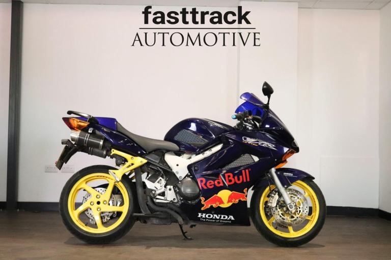 Honda VFR 800 - 2002 - CARBON DELKAVIC EXHAUSTS 