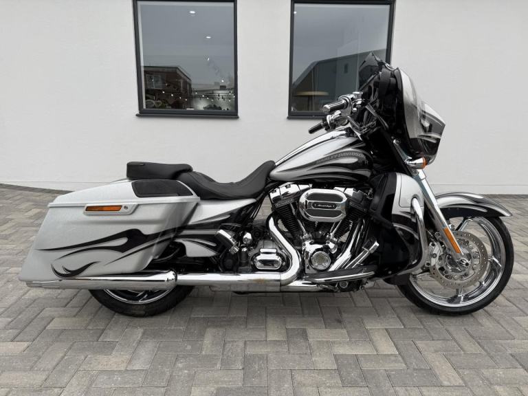 HARLEY-DAVIDSON FLHXSE CVO STREET GLISE 2015