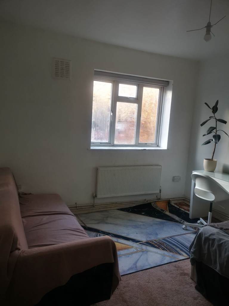 Double room to let 