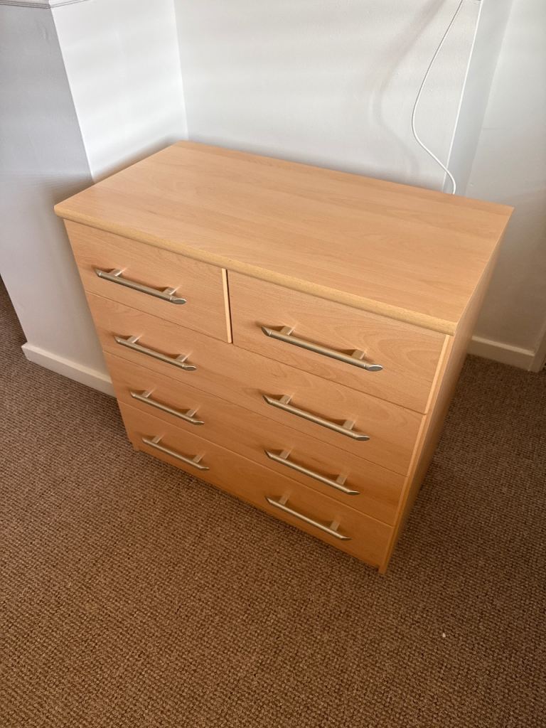 Light Wood Effect Chest of Drawers – Good Condition