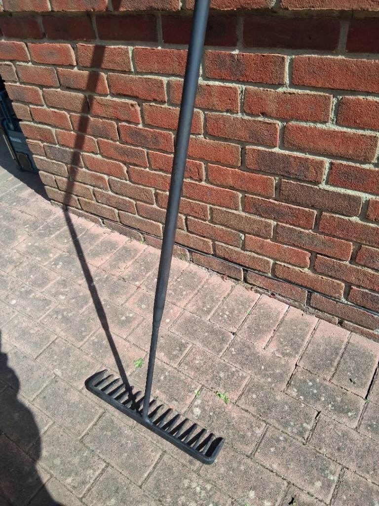 Heavy duty tarmac rake 