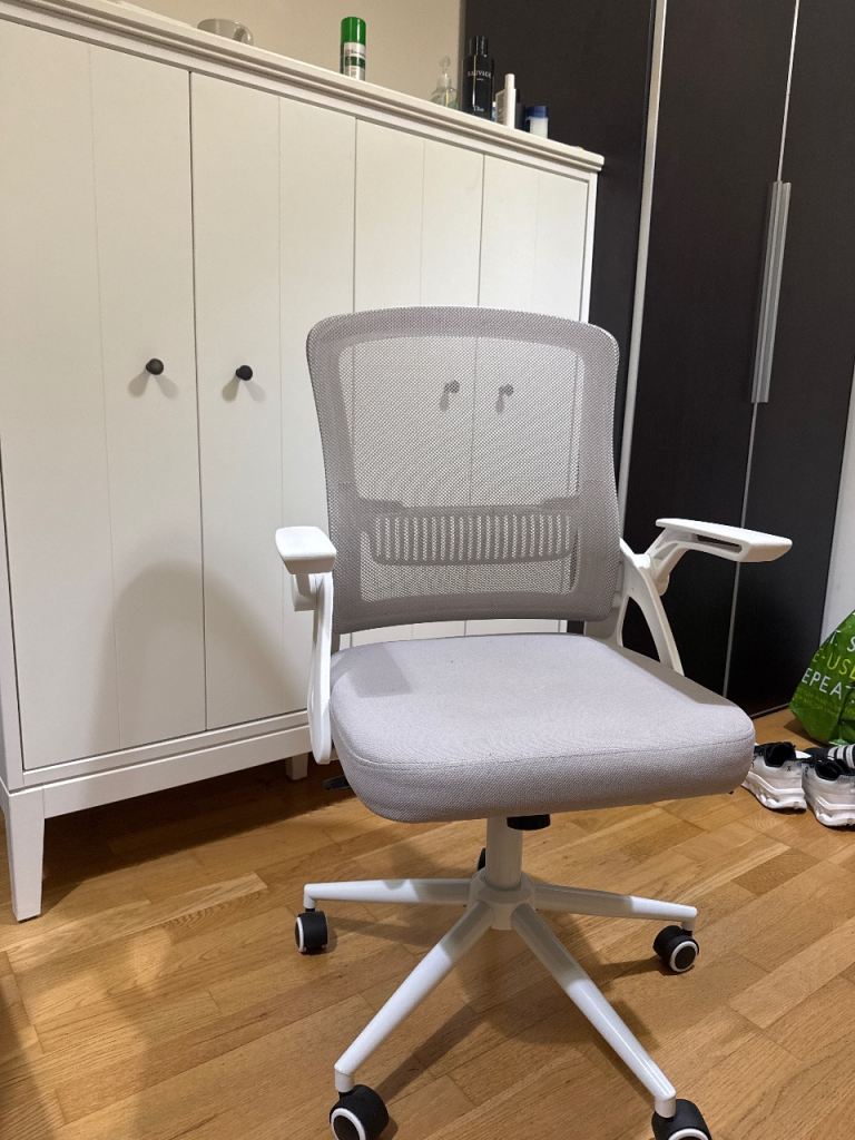Comfortable Grey Office Chair with Mesh Back – Good Condition