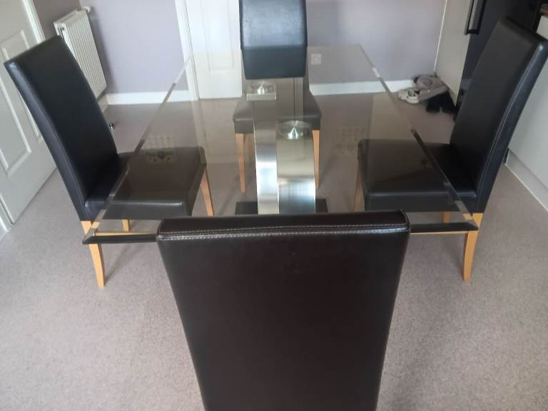 Table and chaitx