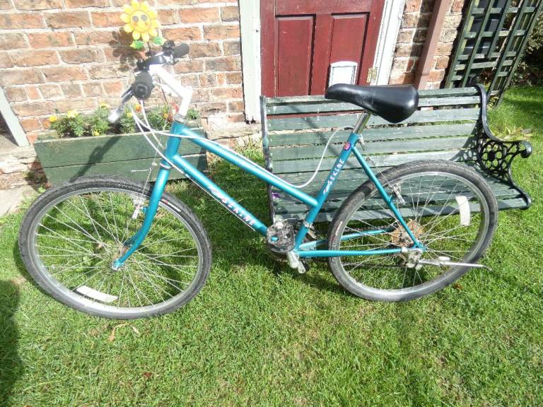 SEKINE LADIES BIKE 26" WHEELS 15 SPEED 19" FRAME