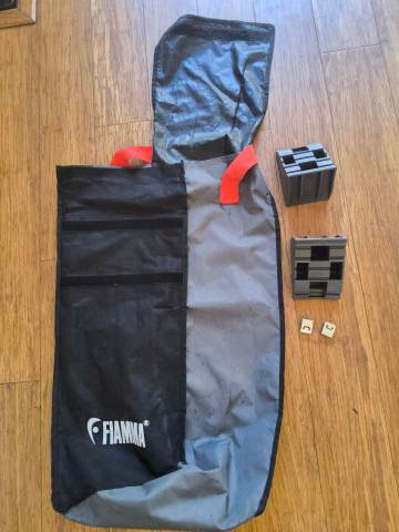 Genuine Fiamma Level Up Carry Bag & Pair of Anti-Roll Chocks