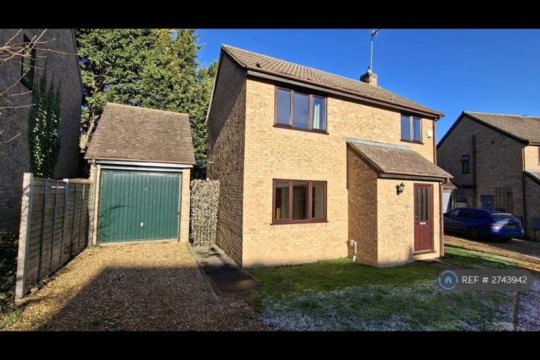 3 bedroom house in Wentworth Drive, Oundle, Peterborough, PE8 (3 bed) (#2743942)