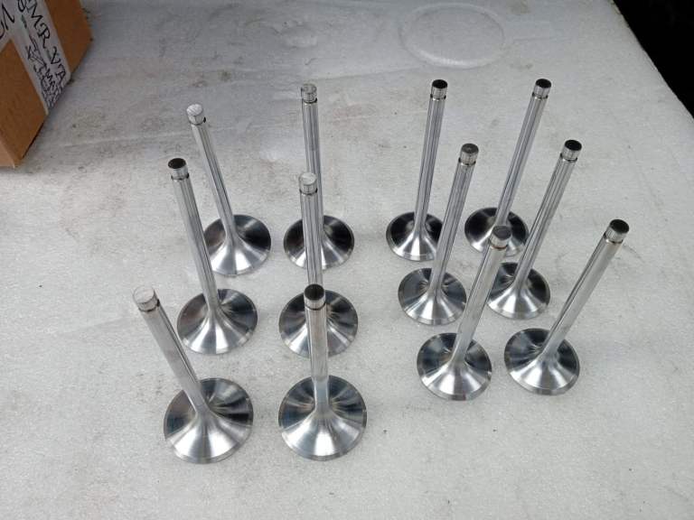 Intake and exhaust valves Maserati 3500 GT