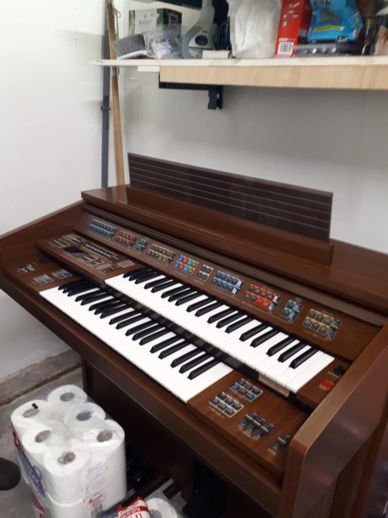 Yamaha FE-70 dual keyboard organ