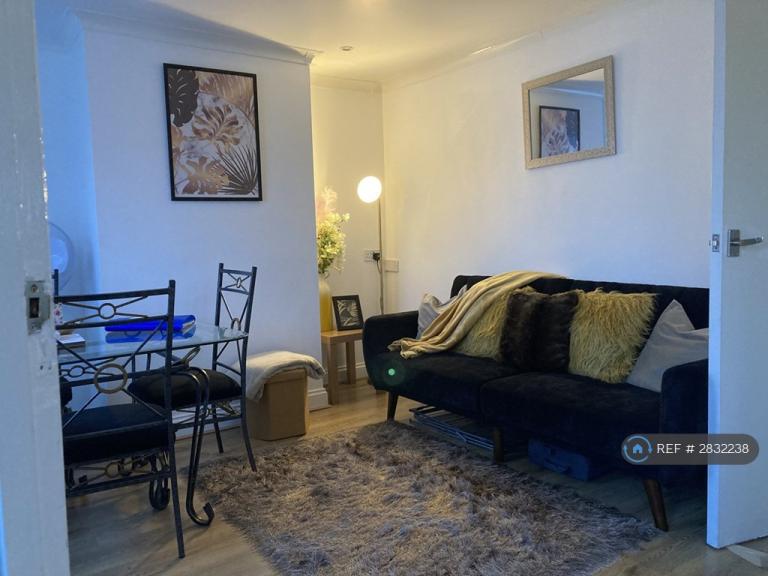 3 bedroom house in Whaddon Way, Bletchley, Milton Keynes, MK3 (3 bed) (#2832238)