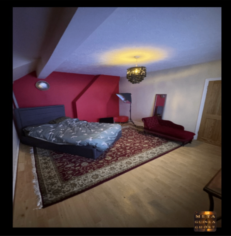 Large  room with beautiful view of High Street