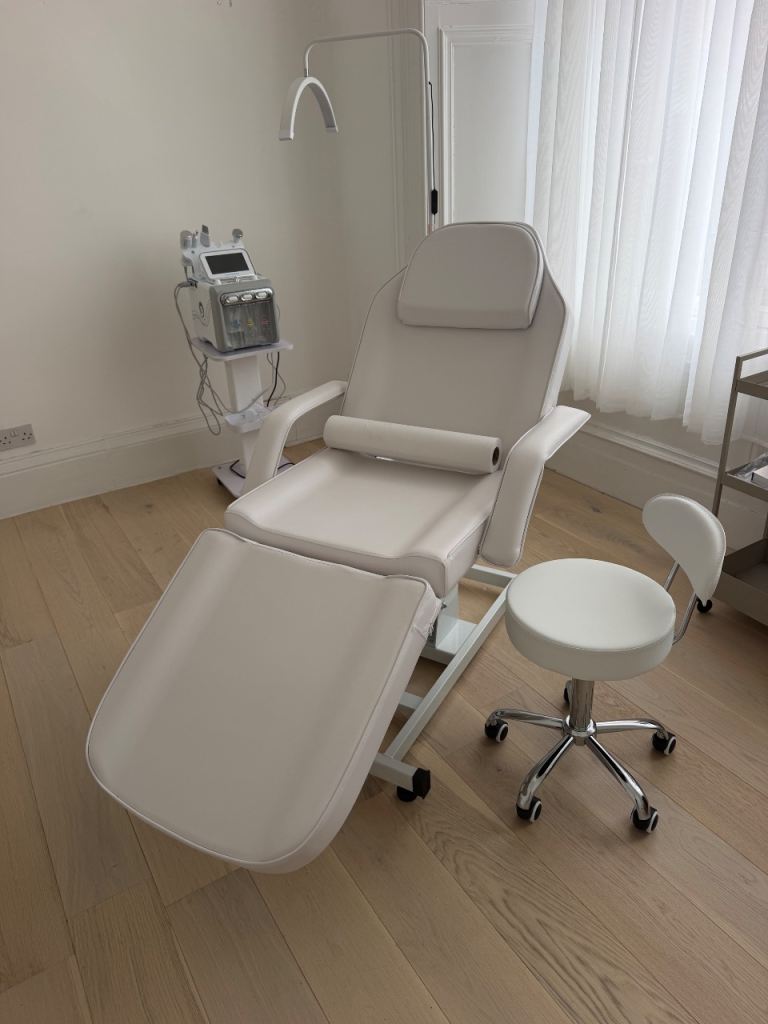 White Adjustable Massage Bed / Treatment Chair with Lamp – As Good As New