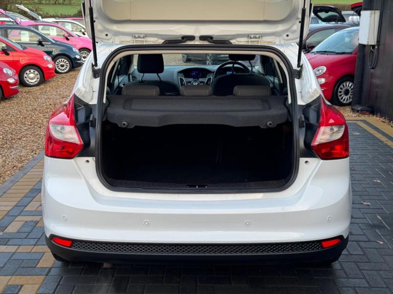 2013 Ford Focus 1.0 125 EcoBoost Titanium Navigator 5dr HATCHBACK PETROL Manual