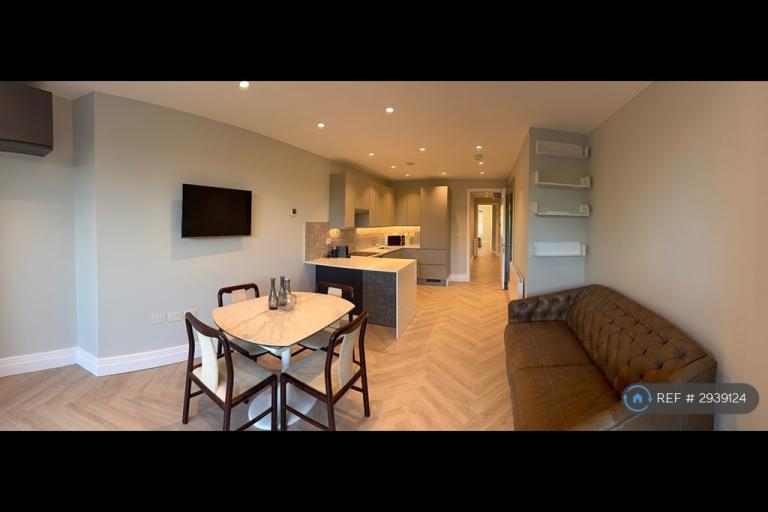 1 bedroom flat in Kilburn High Road, London, NW6 (1 bed) (#2939124)