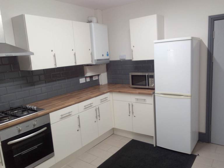 Large double room  to rent in shared house