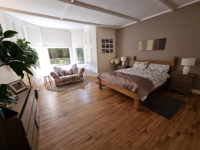 Room for rent in quiet Glasgow west end lane