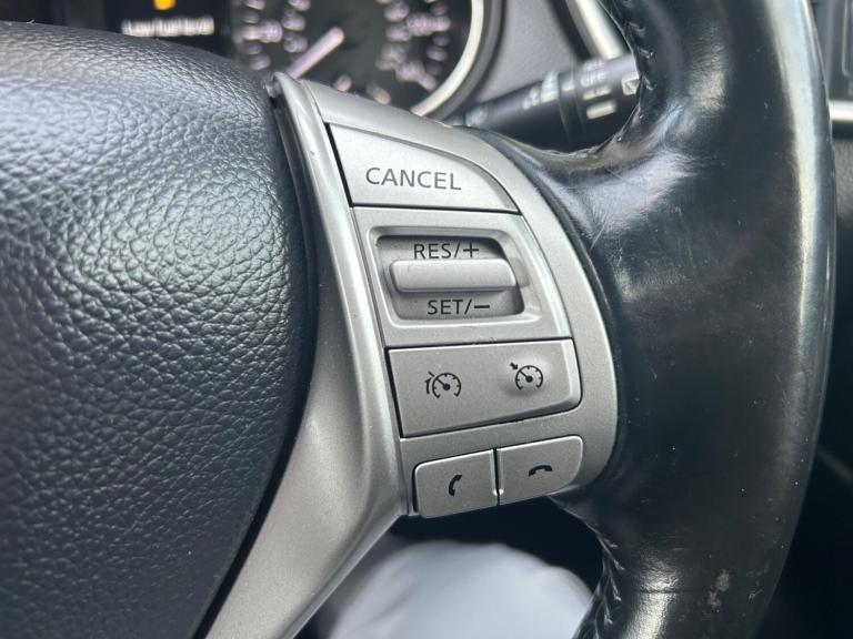 2014 Nissan Qashqai 1.6 dCi Tekna 5dr Xtronic HATCHBACK DIESEL Automatic