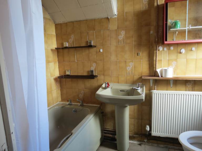 2 Bedroom Ground Floor Flat, Birds Nest Road, Newcastle Upon Tyne, NE6 2TD