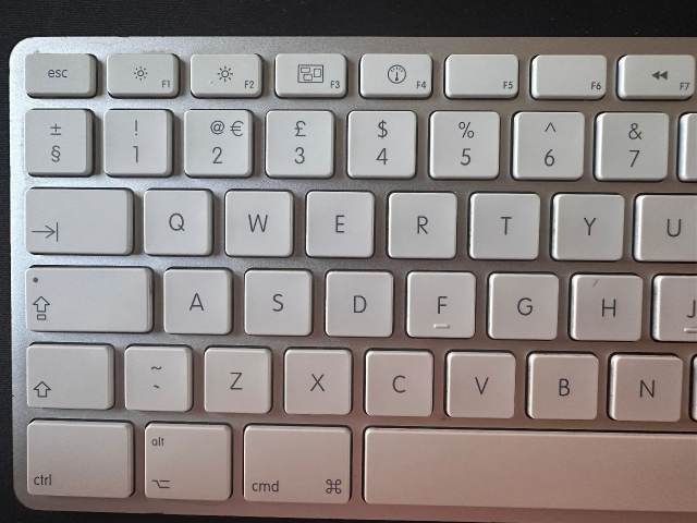Apple Keyboard A1243 - UK Layout QWERTY + Numerical Full Size