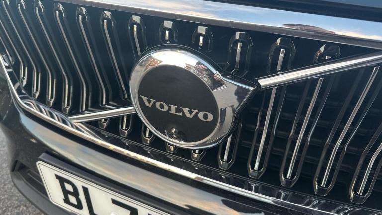  Volvo XC40 2.0 B4 MHEV Ultra Bright DCT Auto Euro 6 (s/s) 5dr Petrol/Electric Hybrid Automatic