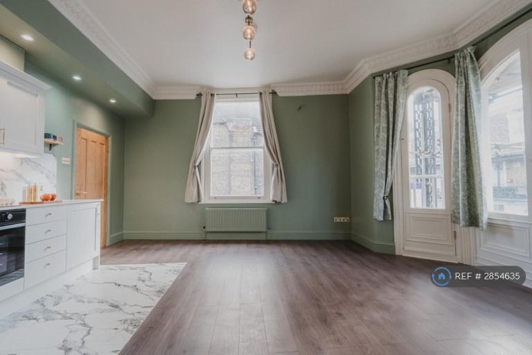 1 bedroom flat in Augusta Road, Ramsgate, CT11 (1 bed) (#2854635)