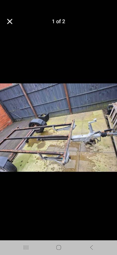 Braked trailer chassis 