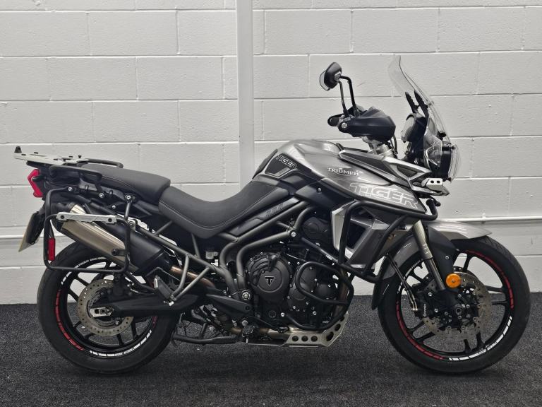 TRIUMPH TIGER 800 XRT ** HEATED GRIPS - LOWERED - OCTOBER 2026 MOT **