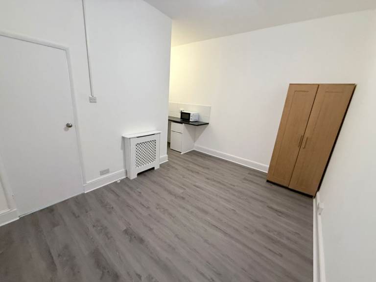 Studio Flat To Let – Deptford Broadway SE8