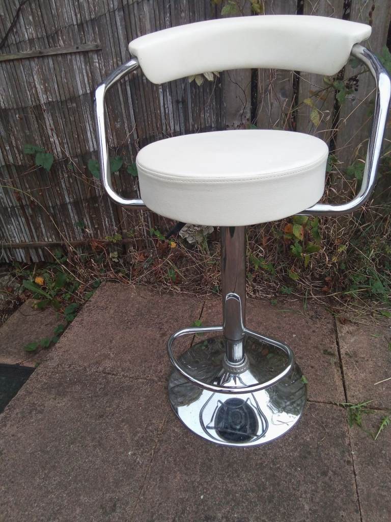 White and Chrome Bar Stool –excellent condition,£10
