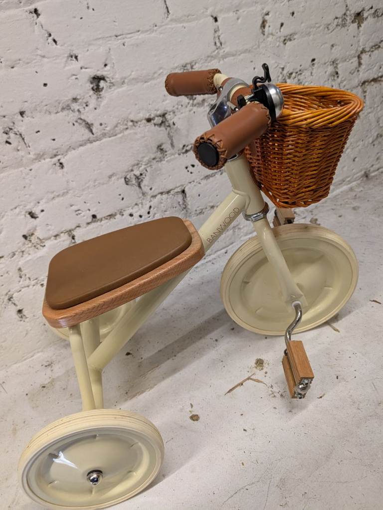 Banwood Kids Trike, Ivory with wooden pedals and 