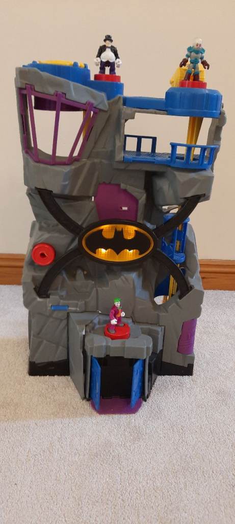 Fisher Price Interactive  Imaginext DC Super Friends Bat Cave Playset + Figures
