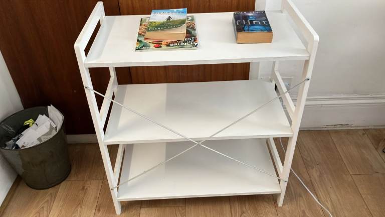 White 3-Tier Wooden Shelf Unit – Good Condition